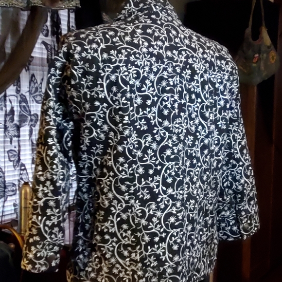 CROFT & BARROW, BLACK JACKET WITH WHITE SHIMMERY EMBROIDERY, 100% COTTON, SIZE L - Picture 3 of 9